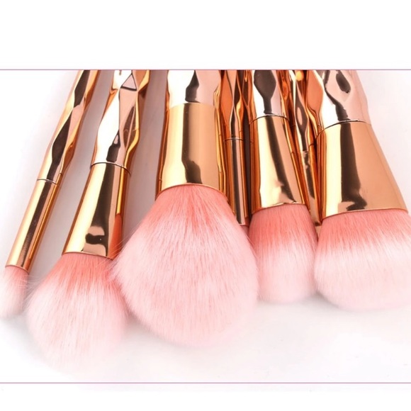 Rose Gold makeup brushes 7 piece NWT - Picture 3 of 4